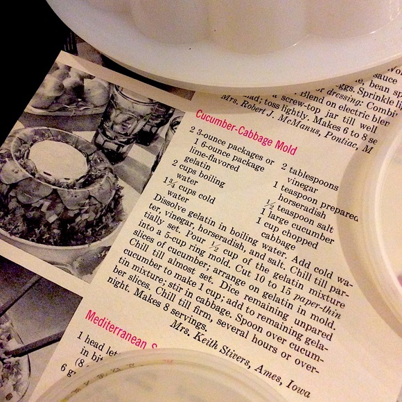 Fun Retro Jell-O Mold Set! - Picture 5 of 6